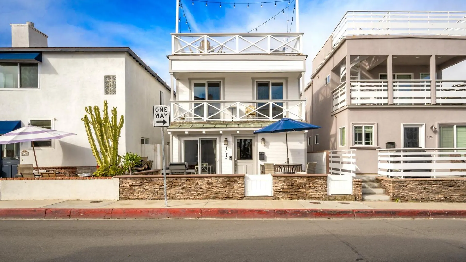 Freshly Renovated Beach House Steps To The Beach Newport Beach Holiday home