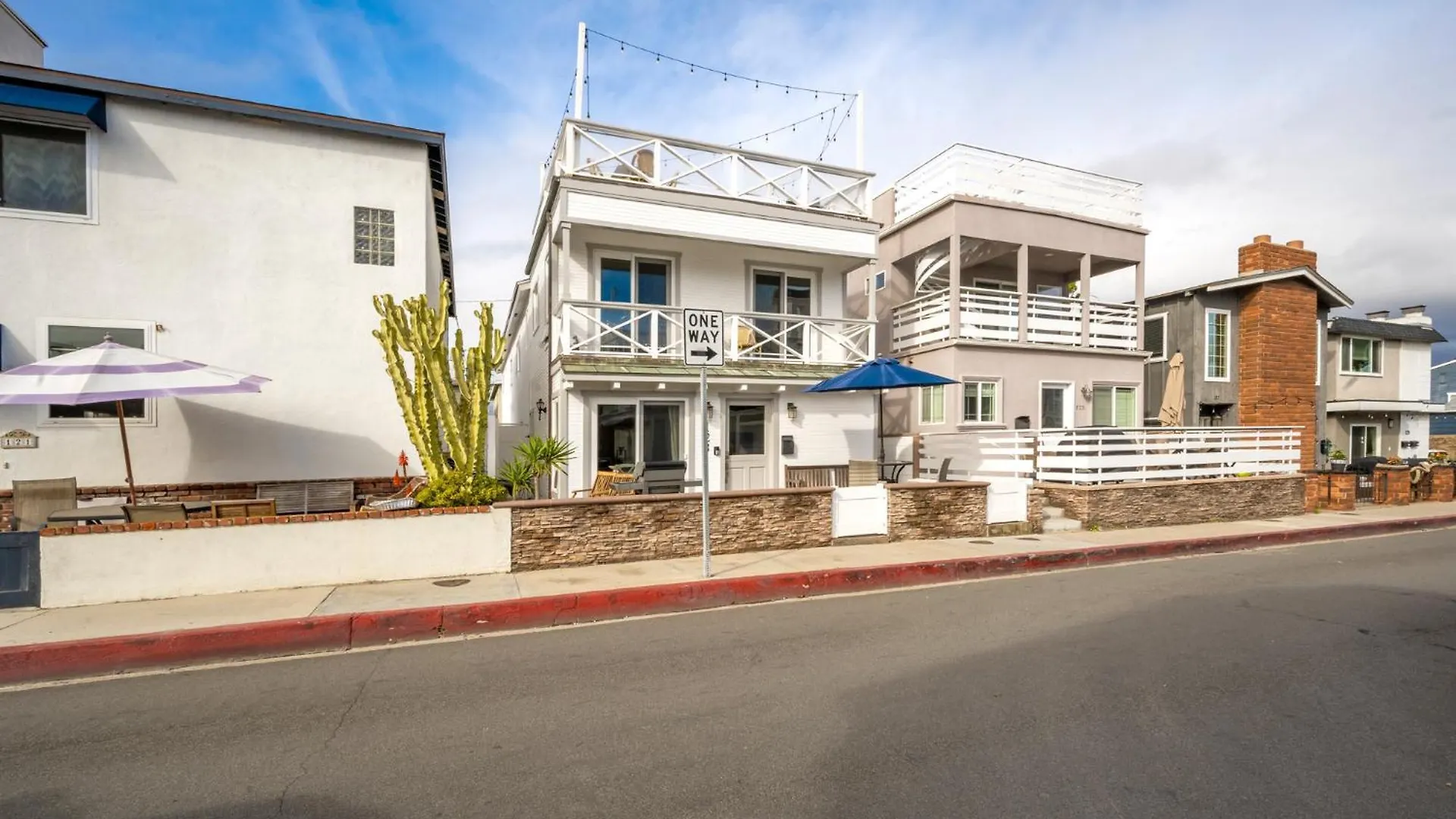 Holiday home Freshly Renovated Beach House Steps To The Beach Newport Beach