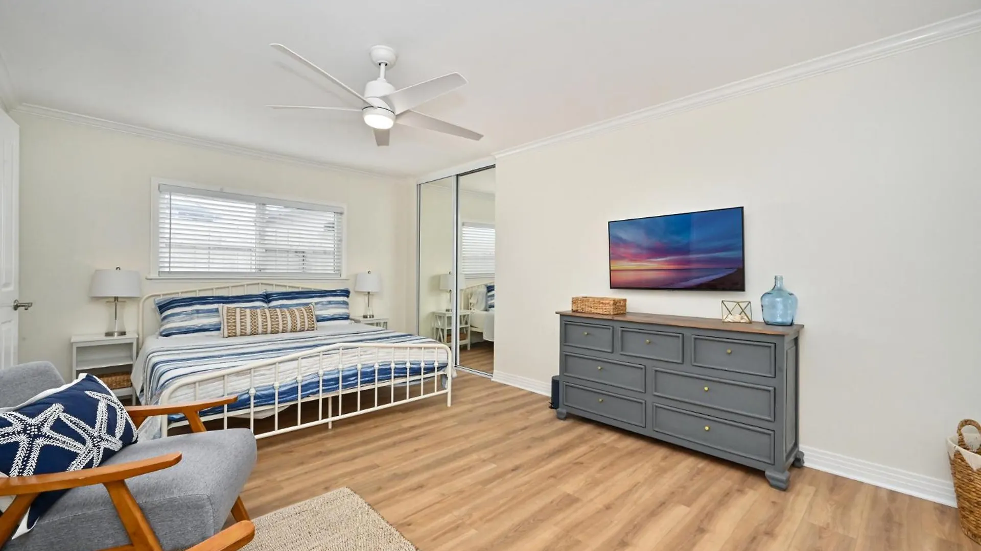 Freshly Renovated Beach House Steps To The Beach Newport Beach Holiday home