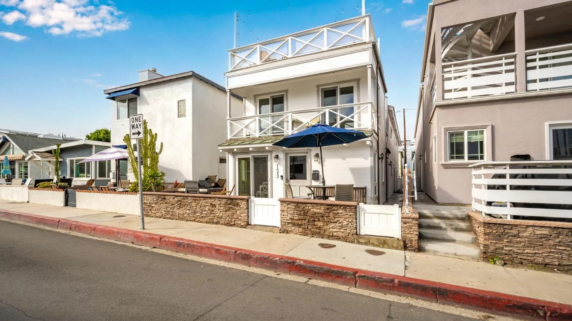 Freshly Renovated Beach House Steps To The Beach Newport Beach Holiday home
