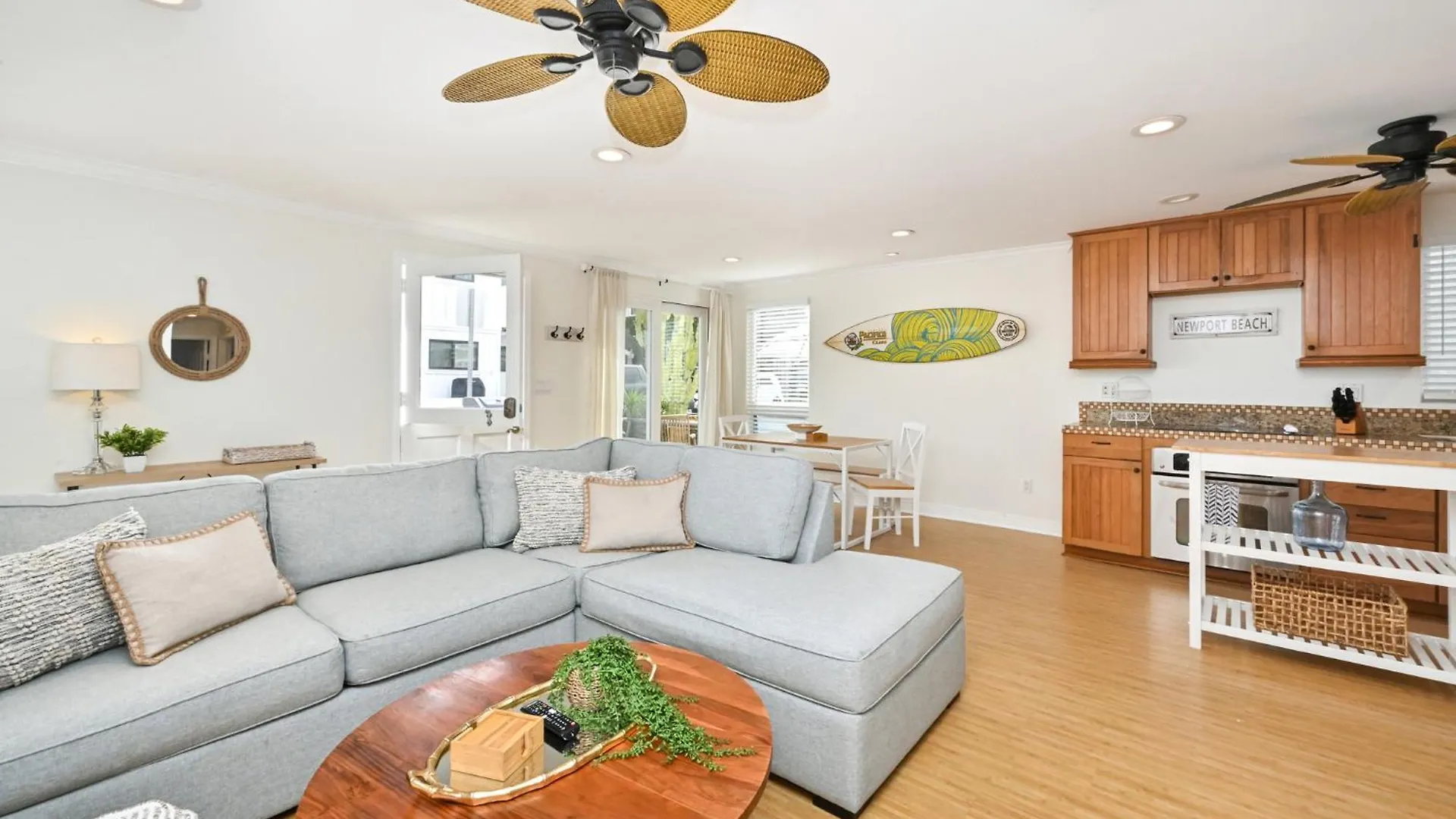 Freshly Renovated Beach House Steps To The Beach Newport Beach Casa vacanze