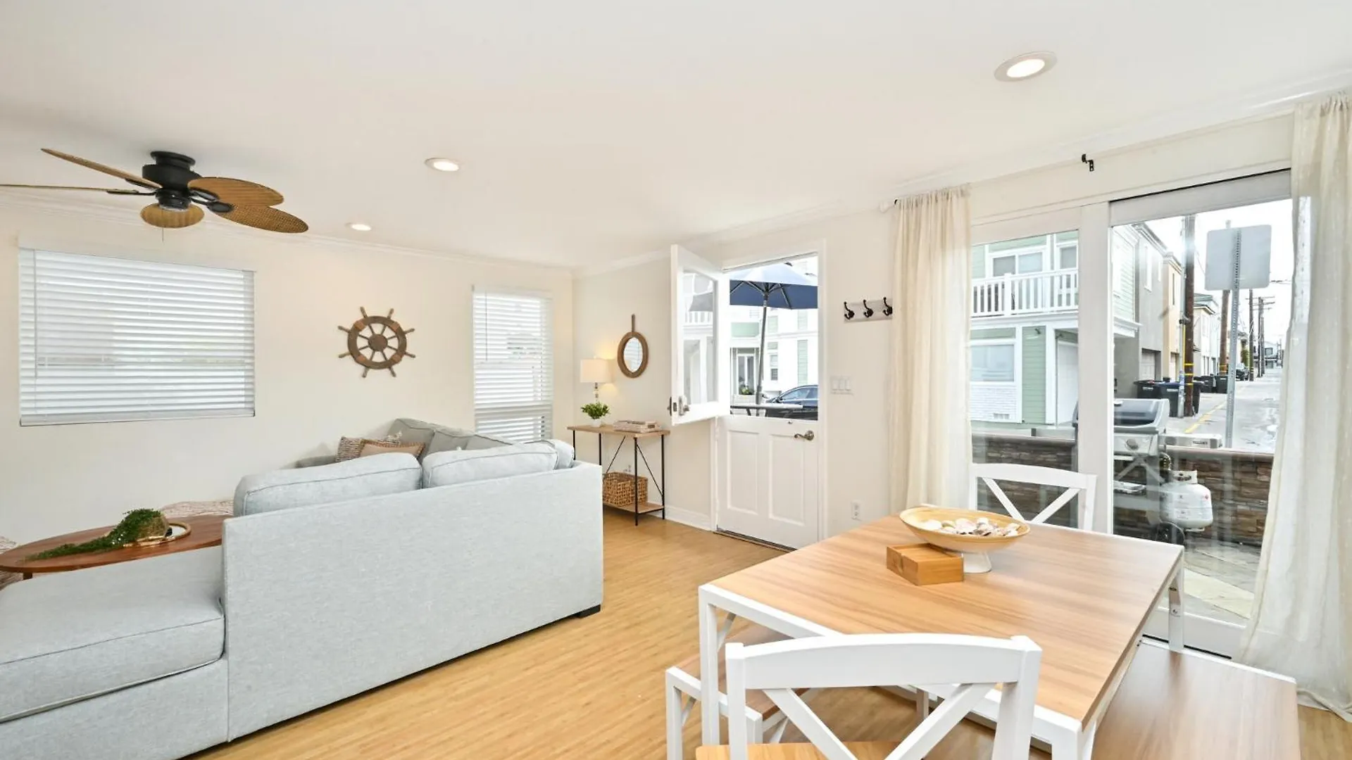 Freshly Renovated Beach House Steps To The Beach Newport Beach Casa vacanze