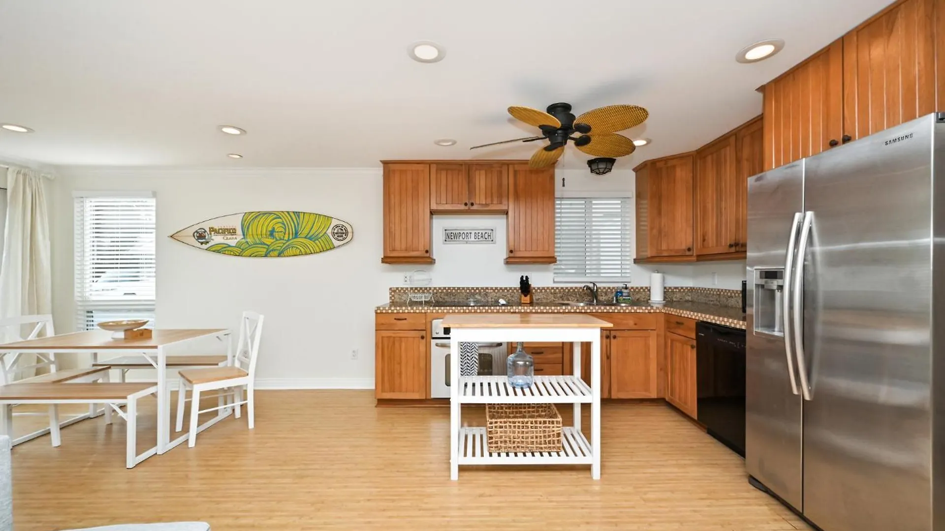 Freshly Renovated Beach House Steps To The Beach Newport Beach Casa vacanze